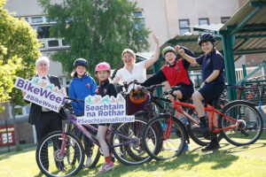 NTA NATIONAL BIKE WEEK JB1 children with Finola O' Driscoll Hugh Creegan