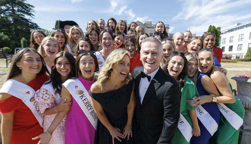 tralee roses Presenters D&aacute;ith&iacute; &Oacute; S&eacute; and Kathryn Thomas will be chatting to 32 Roses over two nights